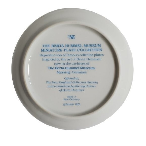 4" Sacred Journey The Berta Hummel Museum Miniature Collection Plate - Picture 2 of 3